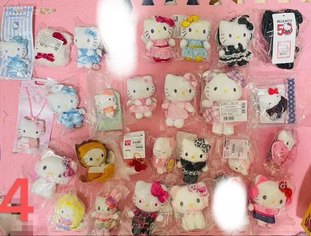 サンリオハローキティマスコットまとめ売り103個？