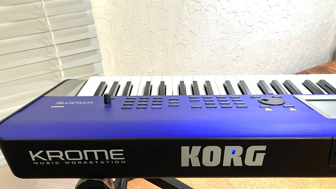 KORG KROME 61鍵 BLUEシンセサイザー（メンテナンス済み）