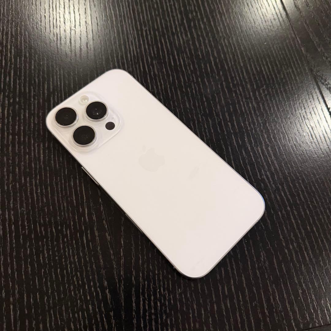 【極美品】Apple iPhone16Pro ホワイト 本体