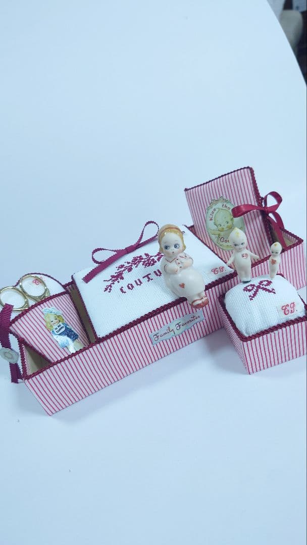 小さなグーグリちゃんとキューピンのお裁縫箱