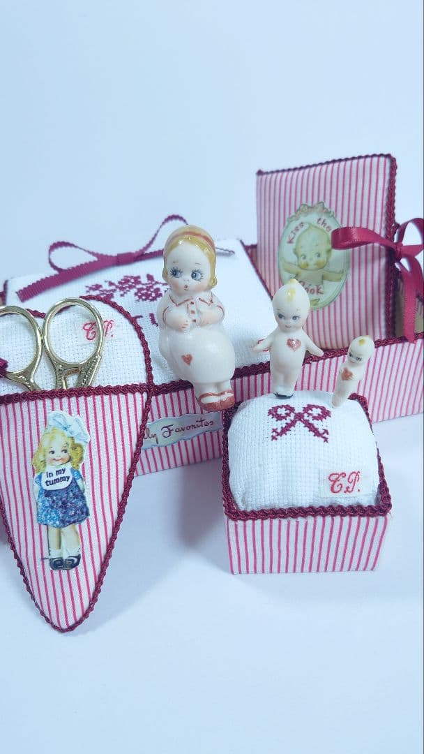 小さなグーグリちゃんとキューピンのお裁縫箱