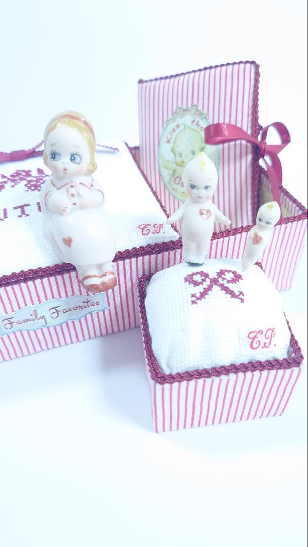 小さなグーグリちゃんとキューピンのお裁縫箱