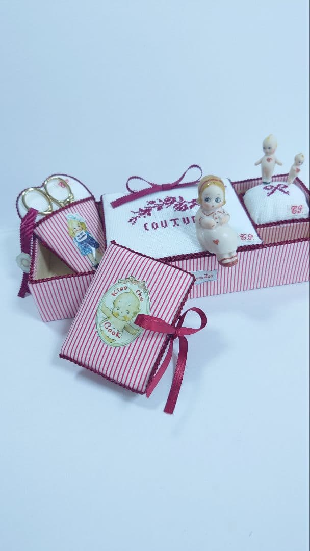 小さなグーグリちゃんとキューピンのお裁縫箱