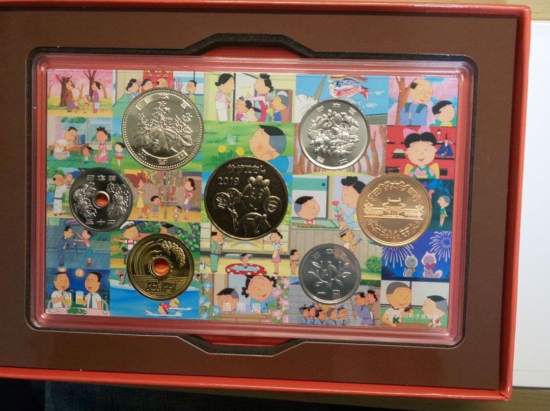 ①仮面ライダー生誕50周年貨幣セット 、②サザエさんアニメ放送50周年貨幣セット