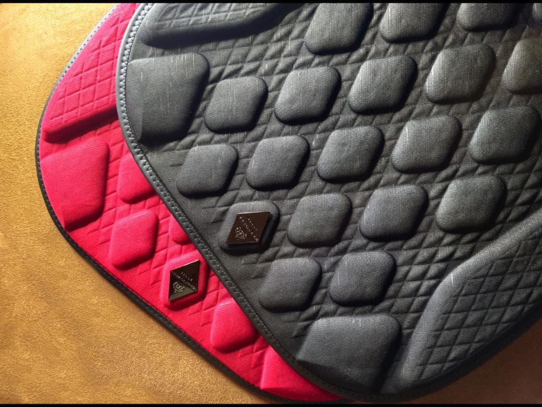 [ＫＲＥＵＴＺＥＲ３００１１] ゲルクッション 座布団 クッション クールシルク