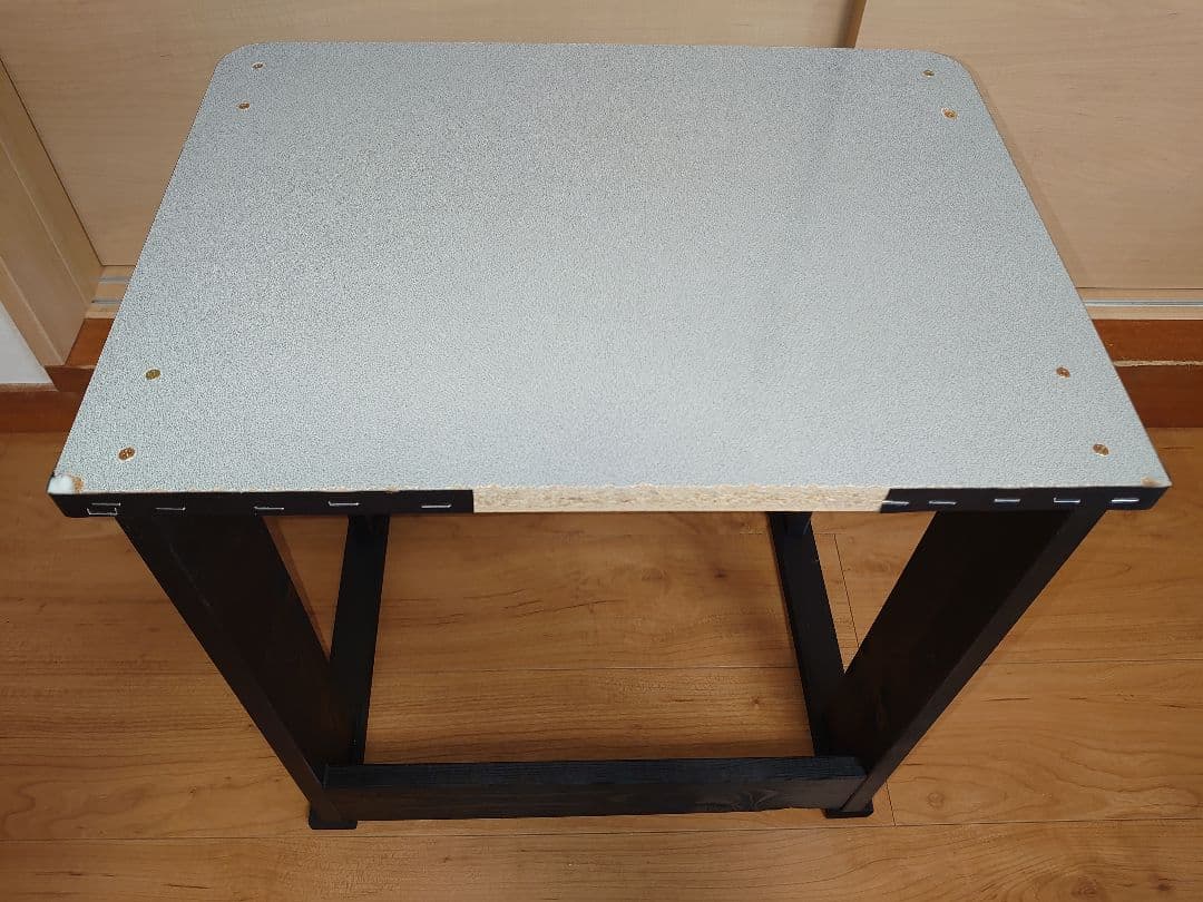 【累積221台目】パチスロを置く台・1台用シンプルスタンド★コンパクト型・黒色