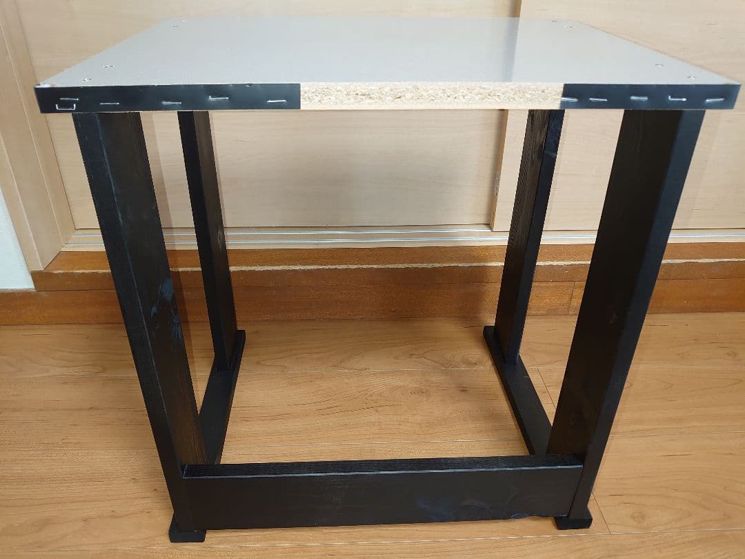 【累積221台目】パチスロを置く台・1台用シンプルスタンド★コンパクト型・黒色