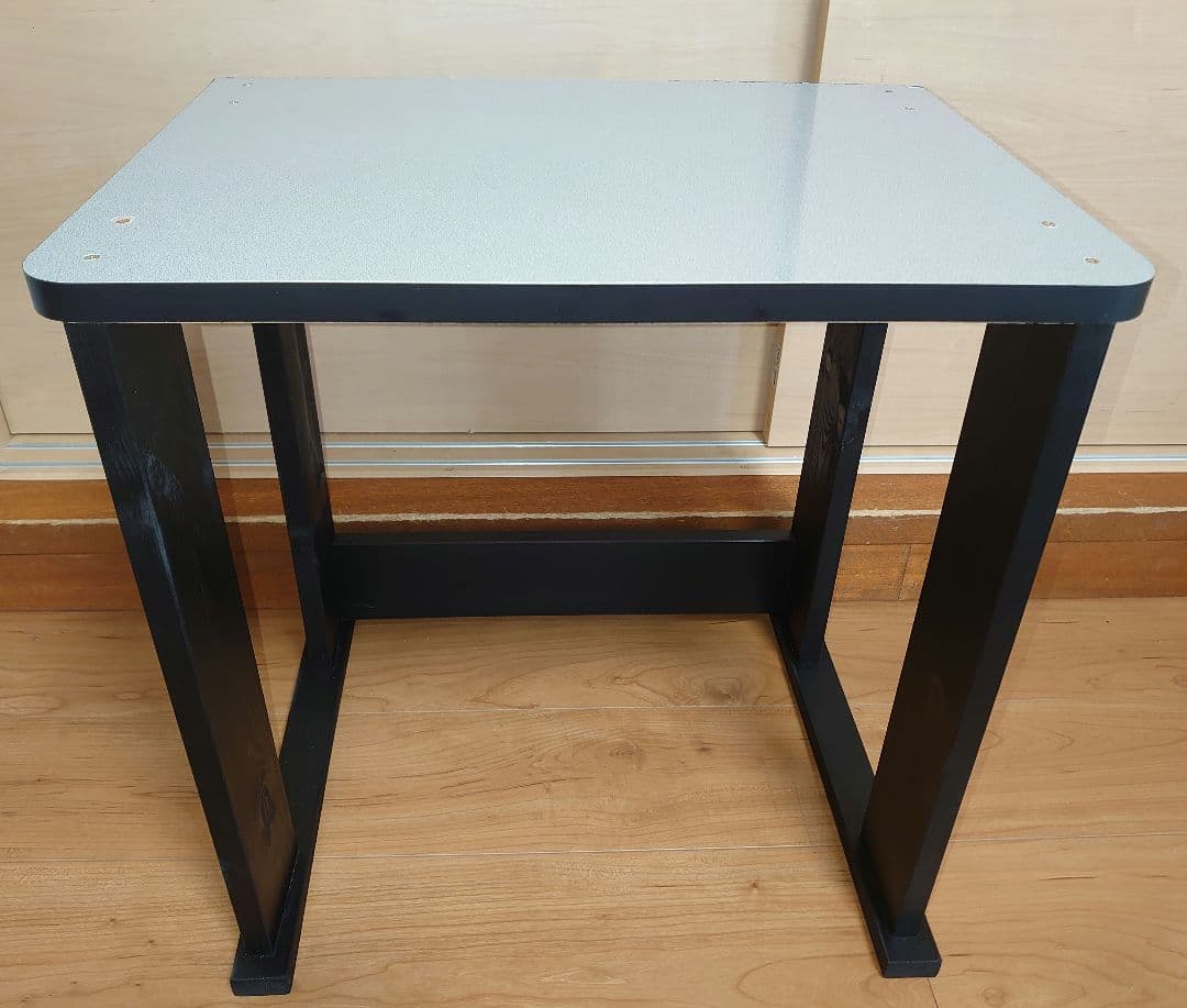 【累積221台目】パチスロを置く台・1台用シンプルスタンド★コンパクト型・黒色