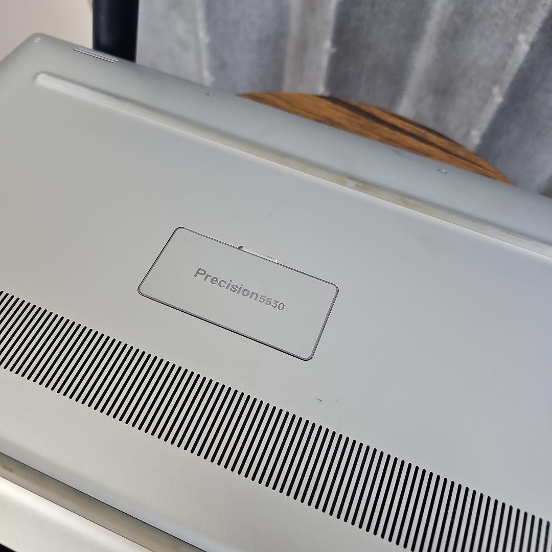 Windowsノート本体 Dell Precision 5530 15.6 XEON 32GB GPU