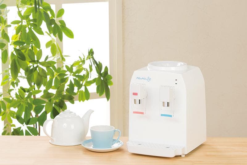 コンパクトウォーターサーバー　お湯と冷水がすぐに出る家庭用卓上サーバー