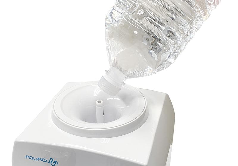 コンパクトウォーターサーバー　お湯と冷水がすぐに出る家庭用卓上サーバー