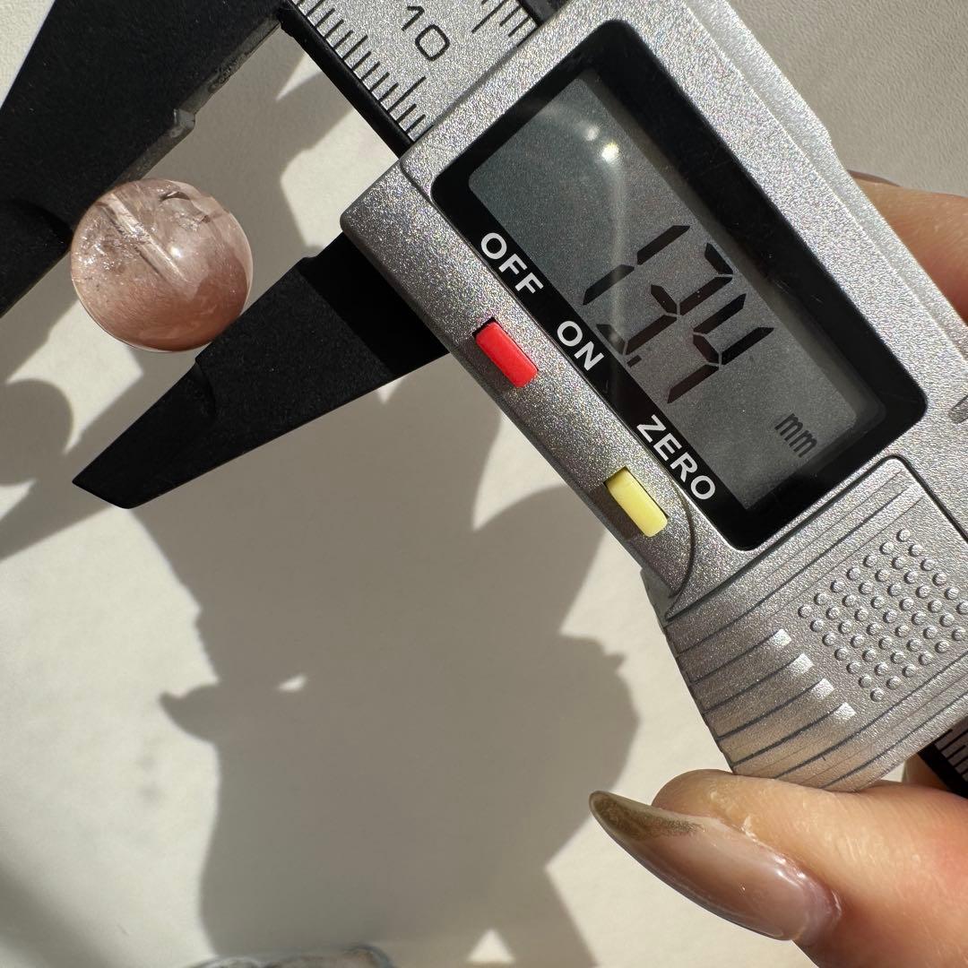 セール　一点もの　天然石　粒　ピンク　サゲニティッククォーツ　ラビットヘア