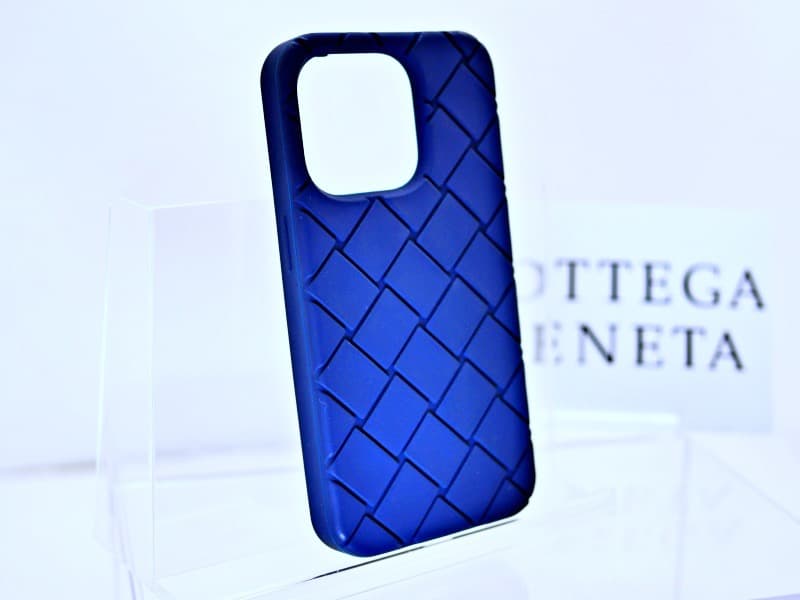 ⭐️美品　ボッテガヴェネタ　iPhone 15pro シリコンスマホケース　紺