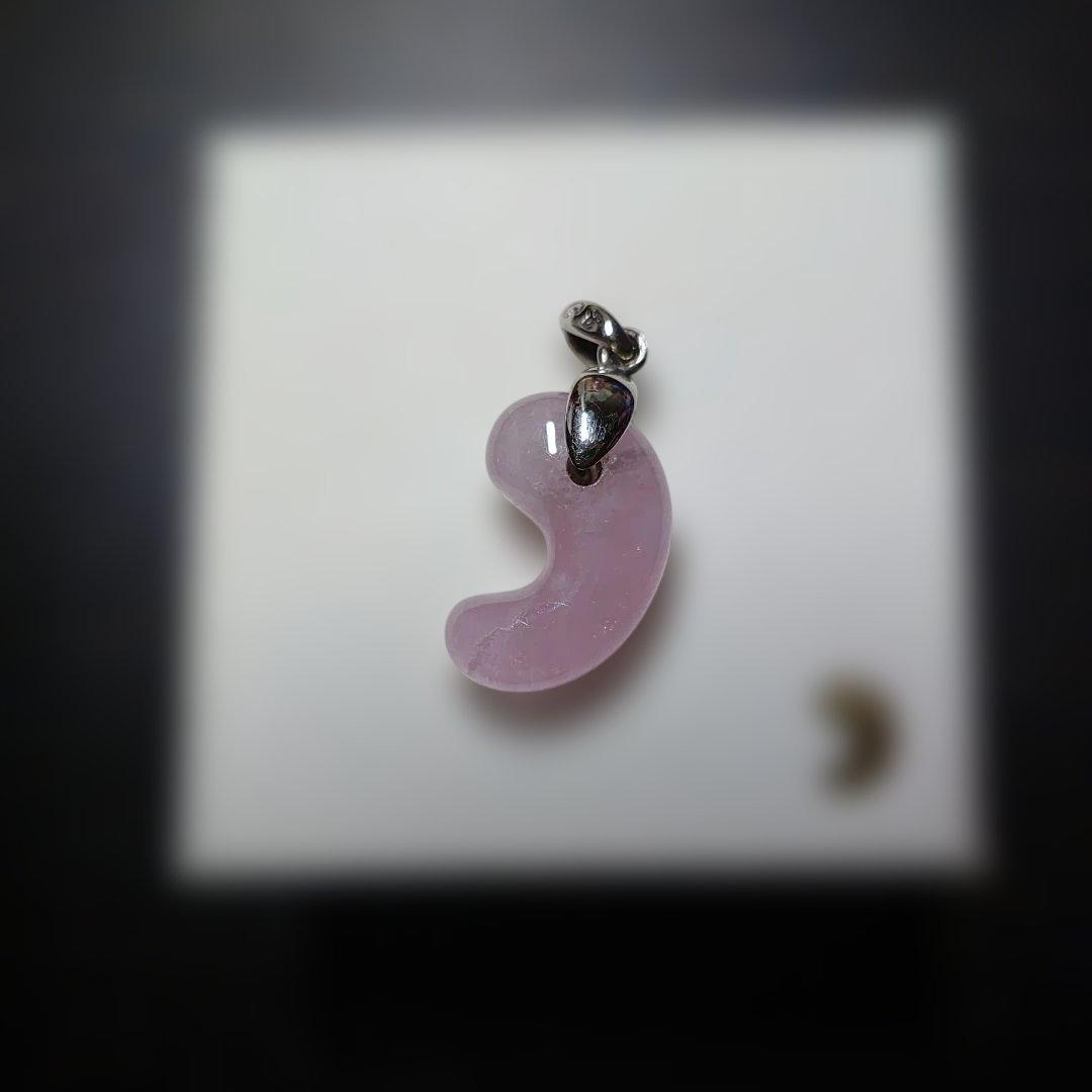 天然石　モルガナイト 約20mm出雲型勾玉　トップ