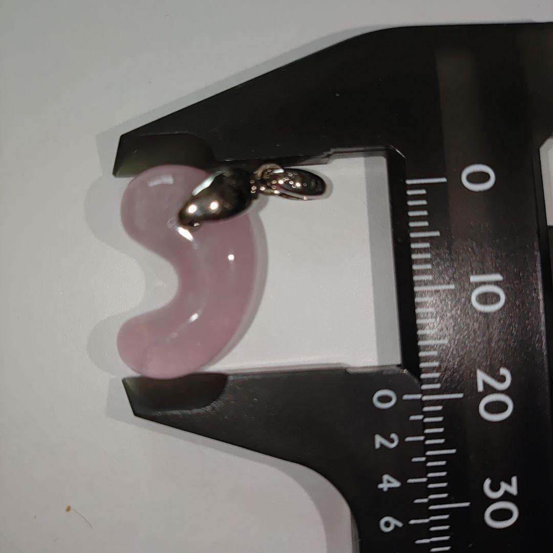 天然石　モルガナイト 約20mm出雲型勾玉　トップ