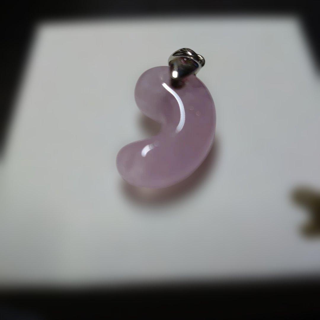 天然石　モルガナイト 約20mm出雲型勾玉　トップ