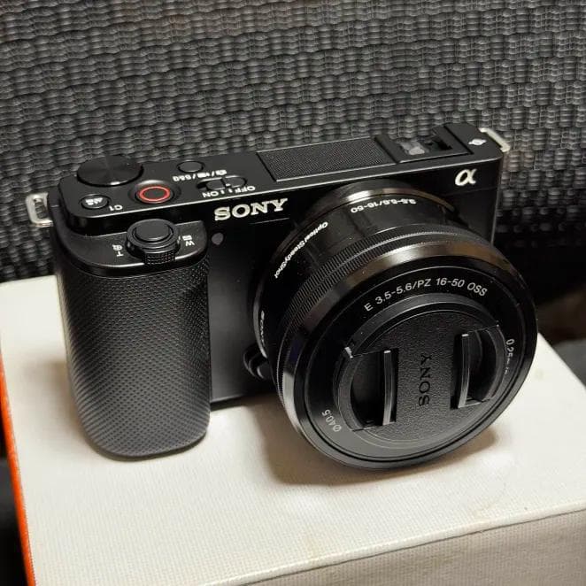 SONY デジタル一眼カメラ「ZV-E10L/B」ズームレンズキット