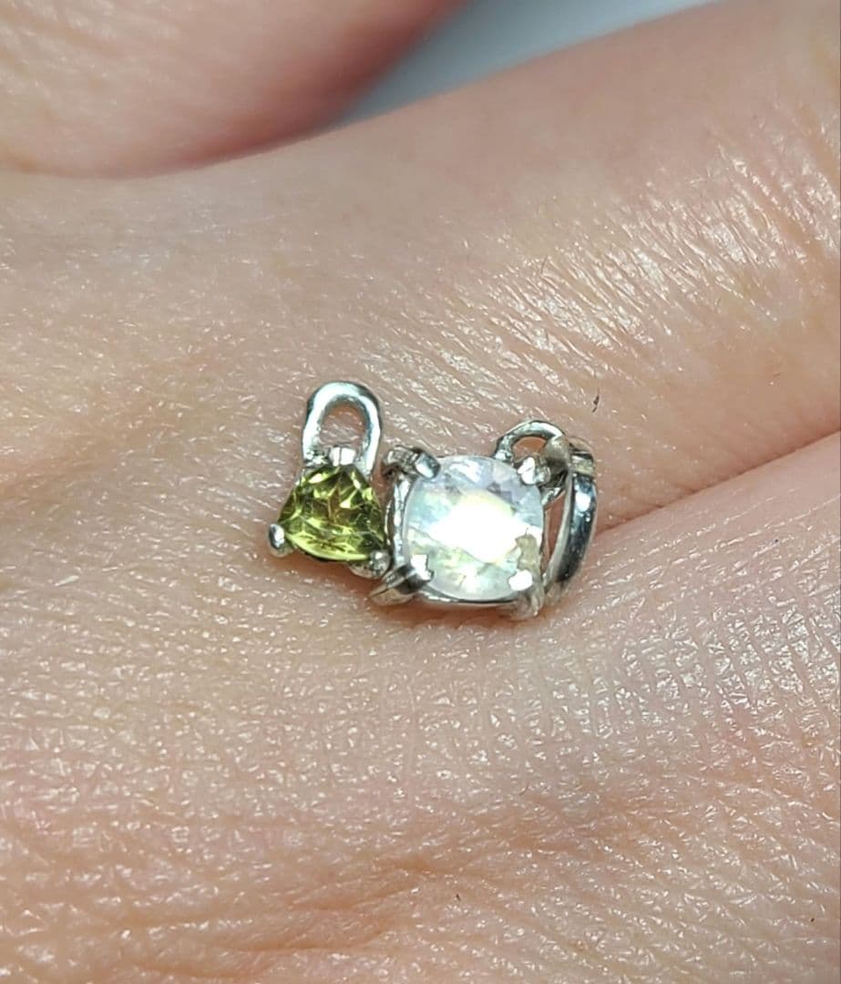 りり★レインボームーンストーン&トルマリン★チャーム