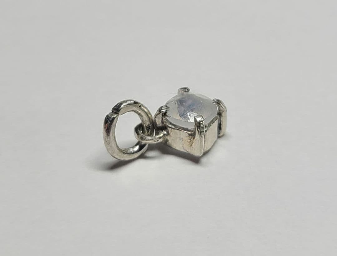 りり★レインボームーンストーン&トルマリン★チャーム