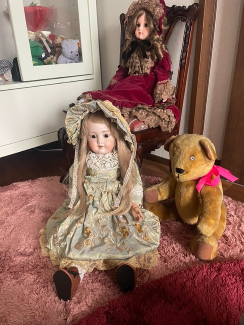 ビスクドール　シルクとアンティークレースの薄グリーン花柄ドレス&ボネset