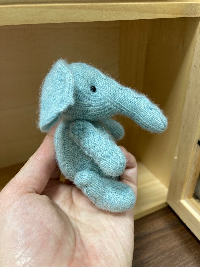 水色ニット象のぬいぐるみ