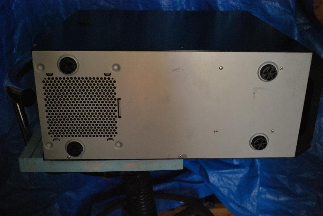 タワー型パソコンの抜け殻中古ジャンク品の出品です。