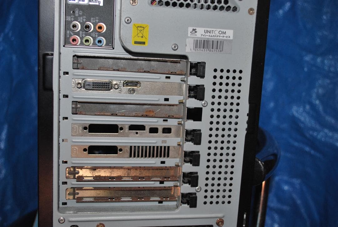 タワー型パソコンの抜け殻中古ジャンク品の出品です。