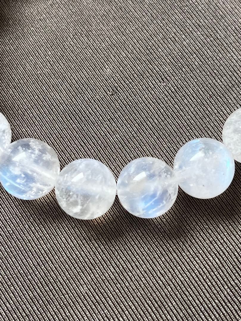 天然石ブレスレット☆高品質！ブルームーンストーン１１ｍｍ☆ブルーシラーが美しい♡