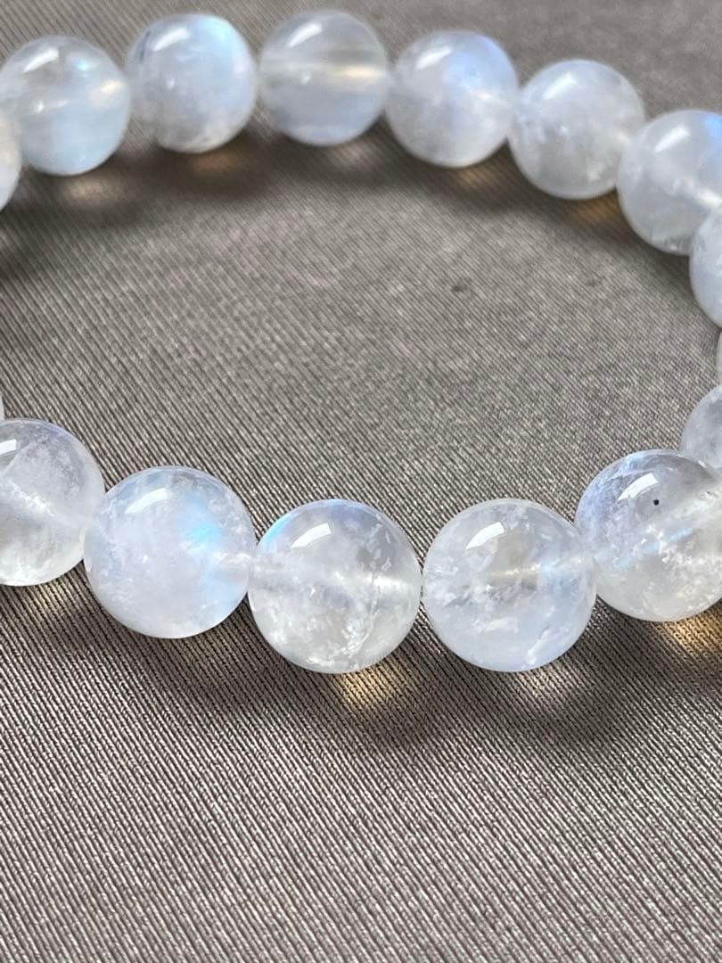 天然石ブレスレット☆高品質！ブルームーンストーン１１ｍｍ☆ブルーシラーが美しい♡