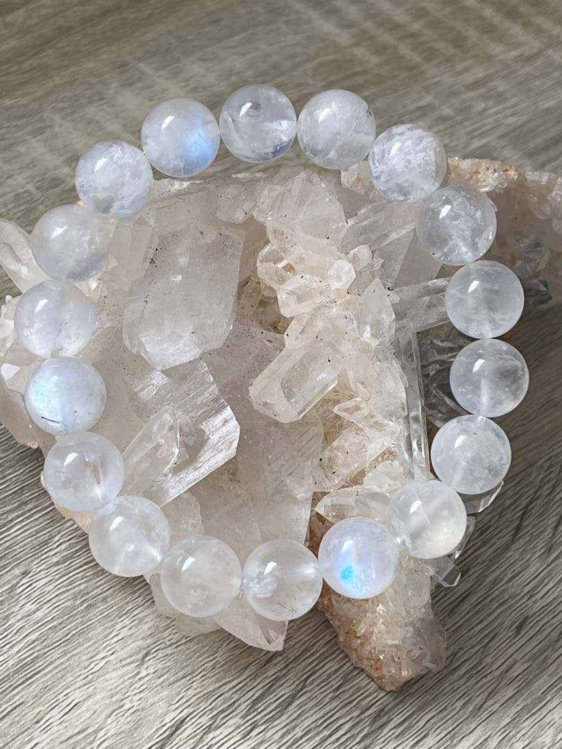 天然石ブレスレット☆高品質！ブルームーンストーン１１ｍｍ☆ブルーシラーが美しい♡