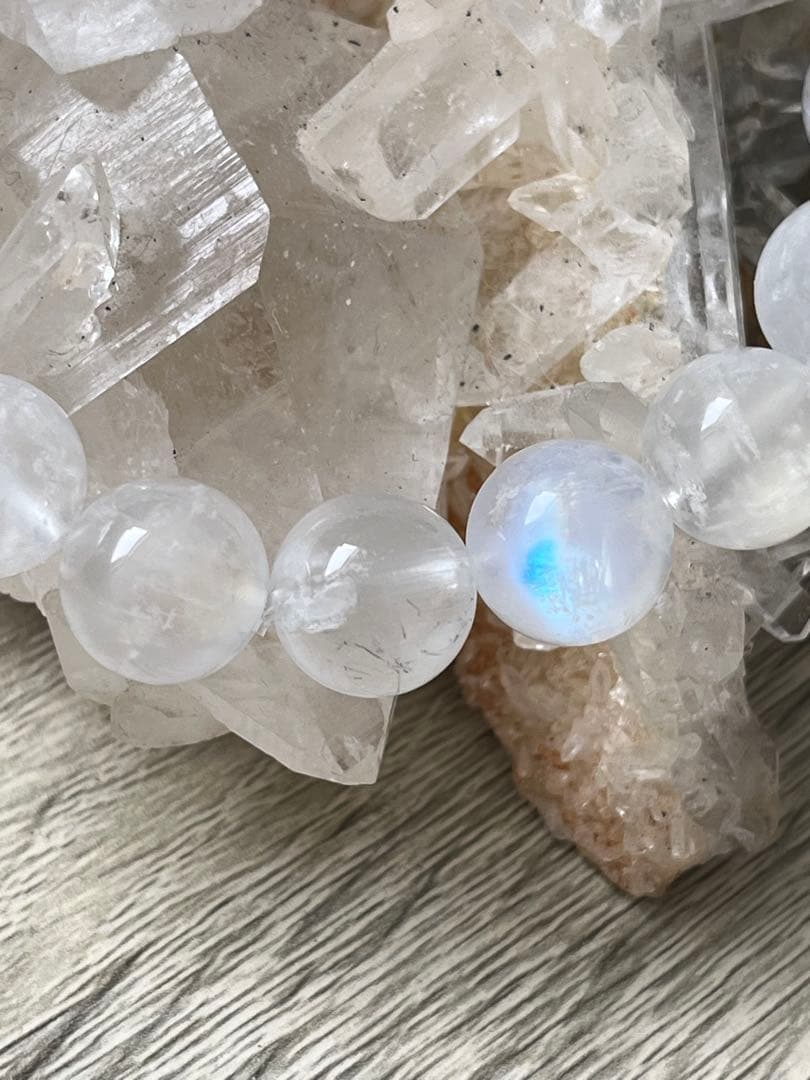 天然石ブレスレット☆高品質！ブルームーンストーン１１ｍｍ☆ブルーシラーが美しい♡