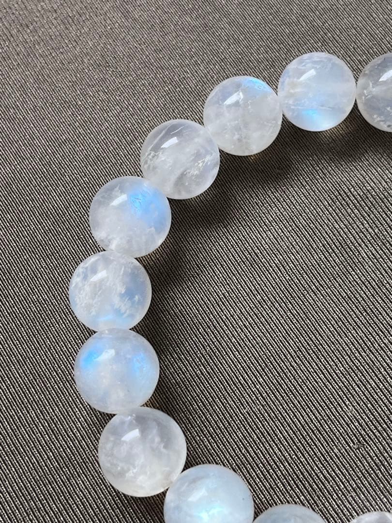天然石ブレスレット☆高品質！ブルームーンストーン１１ｍｍ☆ブルーシラーが美しい♡