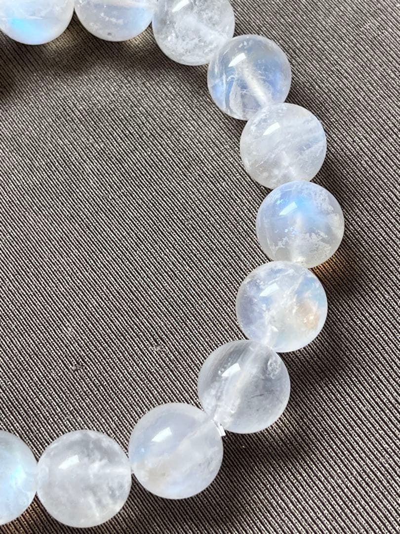 天然石ブレスレット☆高品質！ブルームーンストーン１１ｍｍ☆ブルーシラーが美しい♡