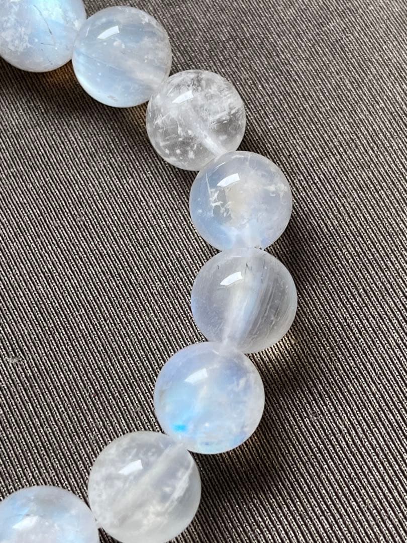 天然石ブレスレット☆高品質！ブルームーンストーン１１ｍｍ☆ブルーシラーが美しい♡