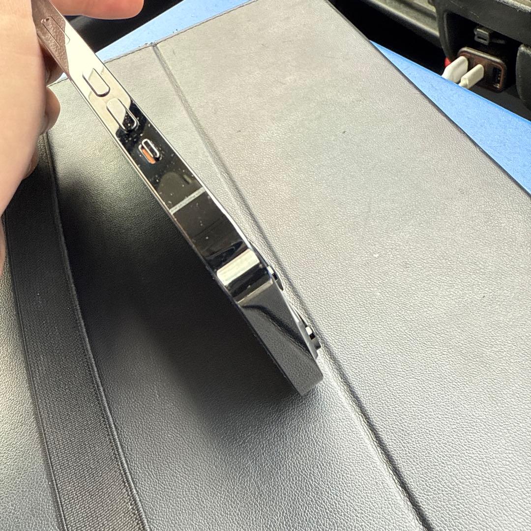 【emily】 Apple iPhone 14 Pro スペースブラック