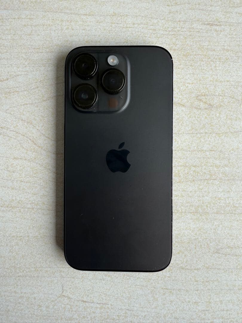 【emily】 Apple iPhone 14 Pro スペースブラック
