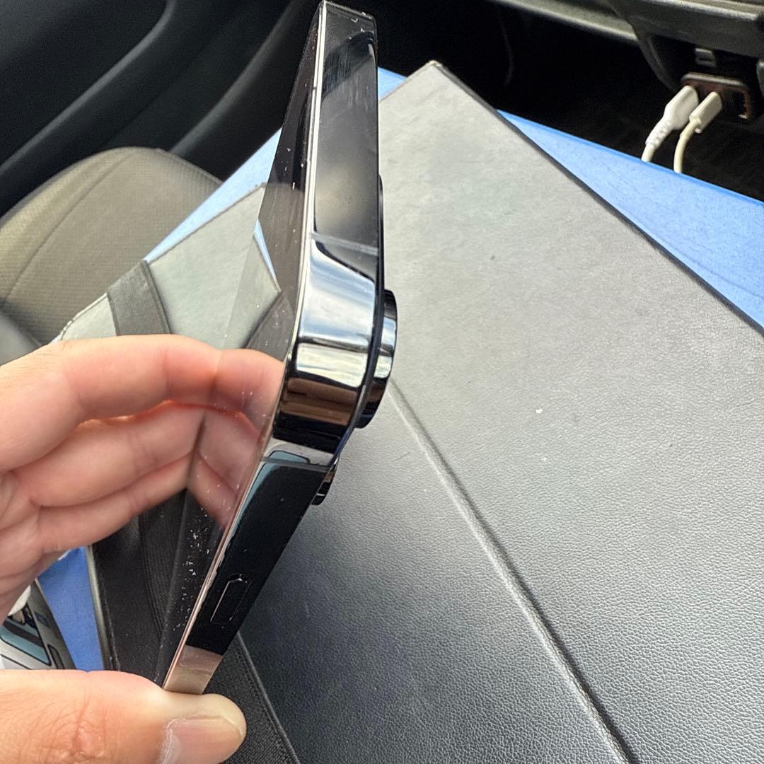 【emily】 Apple iPhone 14 Pro スペースブラック