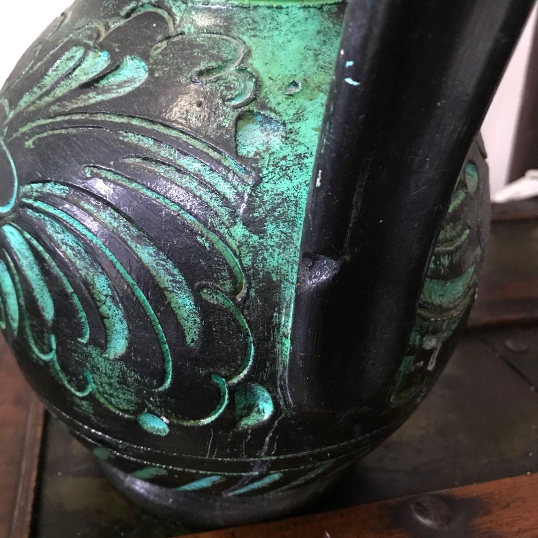 美品　陶器　花瓶　ヴィンテージ　鮮やかなグリーンと花の彫りがインパクトある