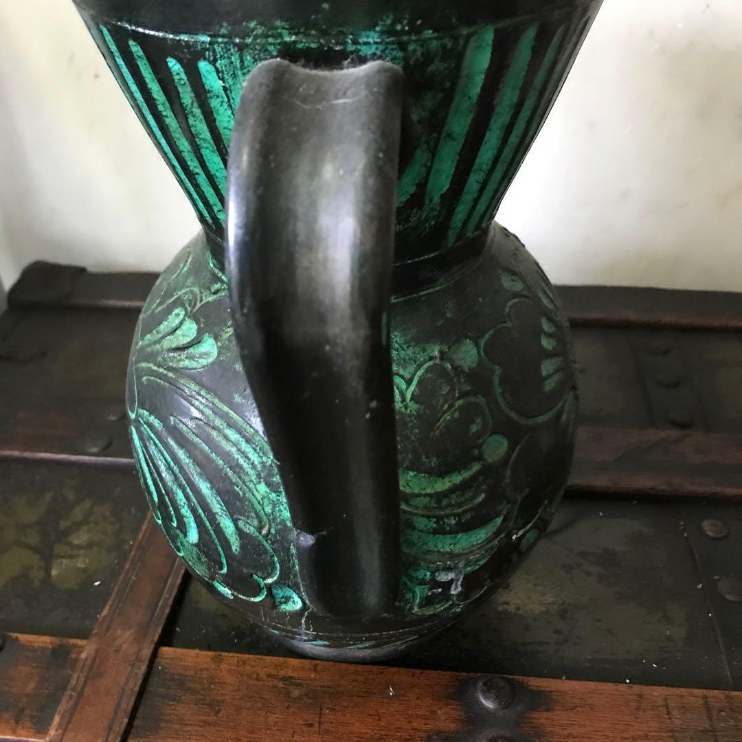 美品　陶器　花瓶　ヴィンテージ　鮮やかなグリーンと花の彫りがインパクトある