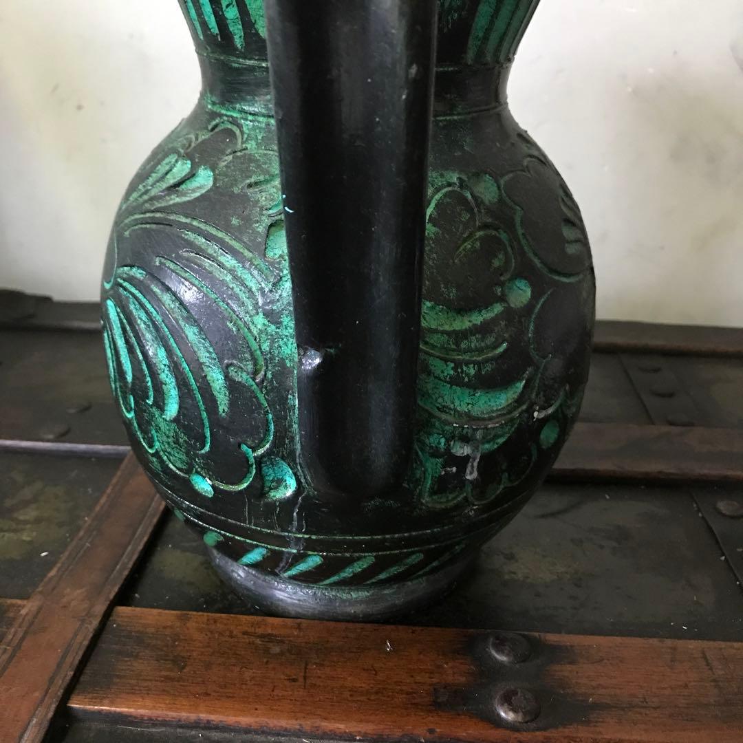 美品　陶器　花瓶　ヴィンテージ　鮮やかなグリーンと花の彫りがインパクトある