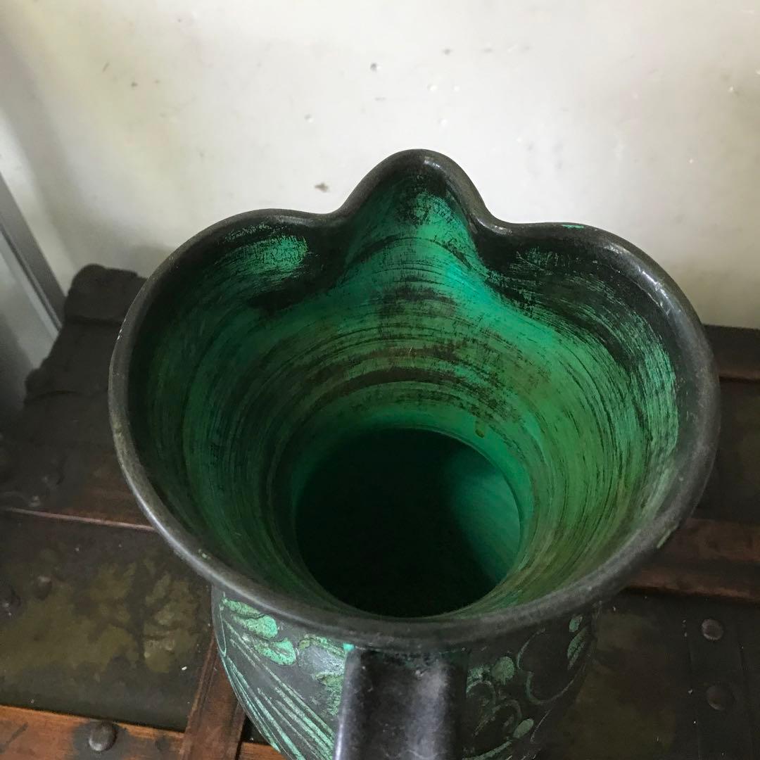 美品　陶器　花瓶　ヴィンテージ　鮮やかなグリーンと花の彫りがインパクトある