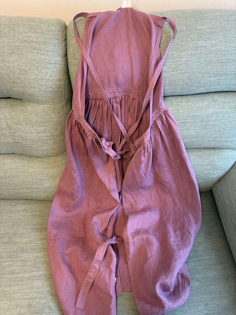 リネンのエプロンワンピース KURASHI&Trips PUBLISHING