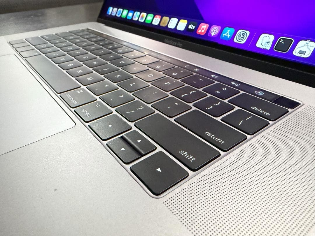 MacBook Pro 15 2016 i7 16GB 512GB USキー