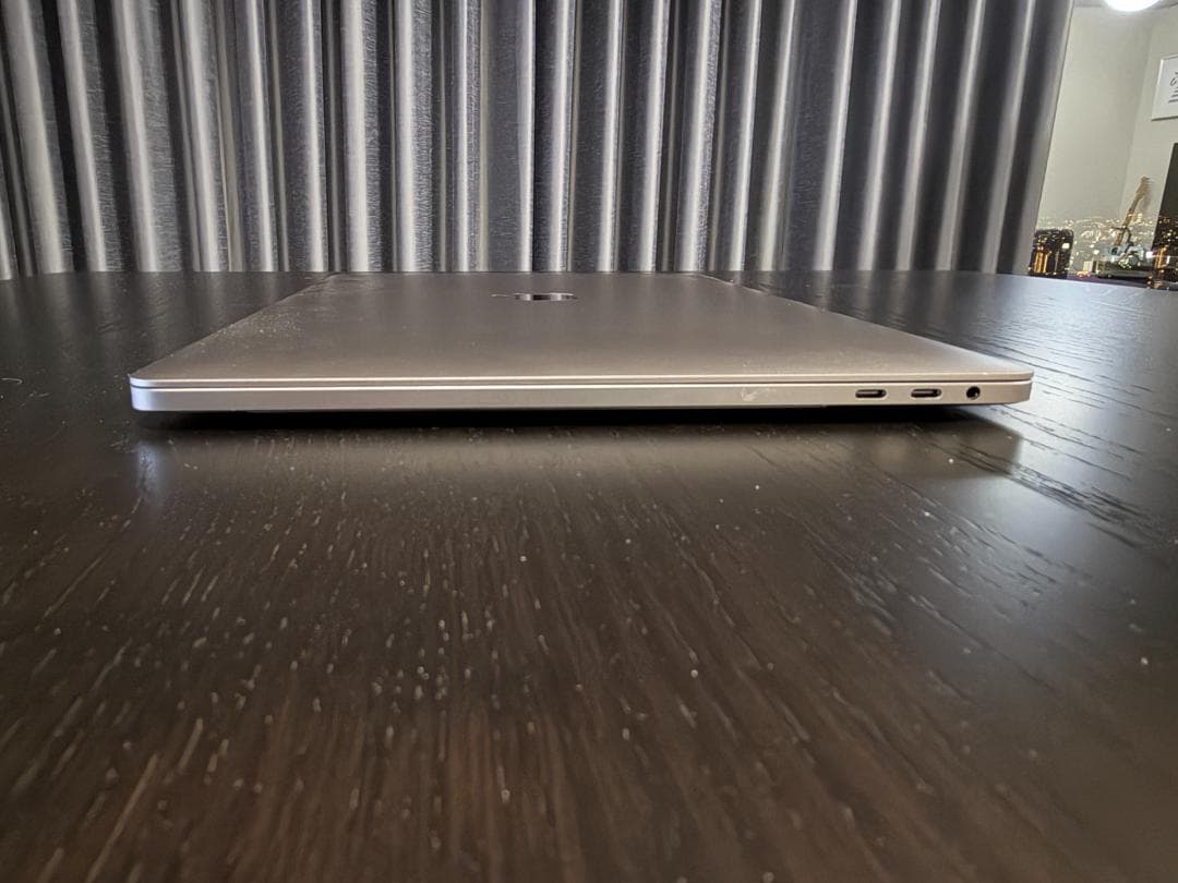 MacBook Pro 15 2016 i7 16GB 512GB USキー