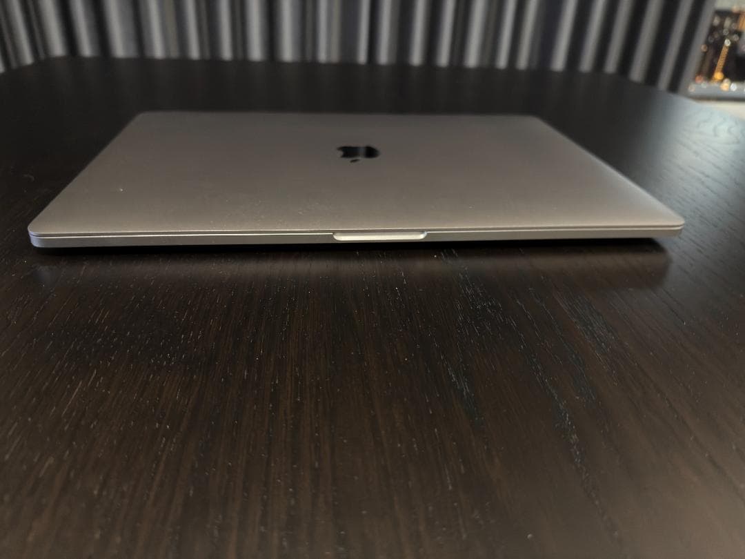 MacBook Pro 15 2016 i7 16GB 512GB USキー