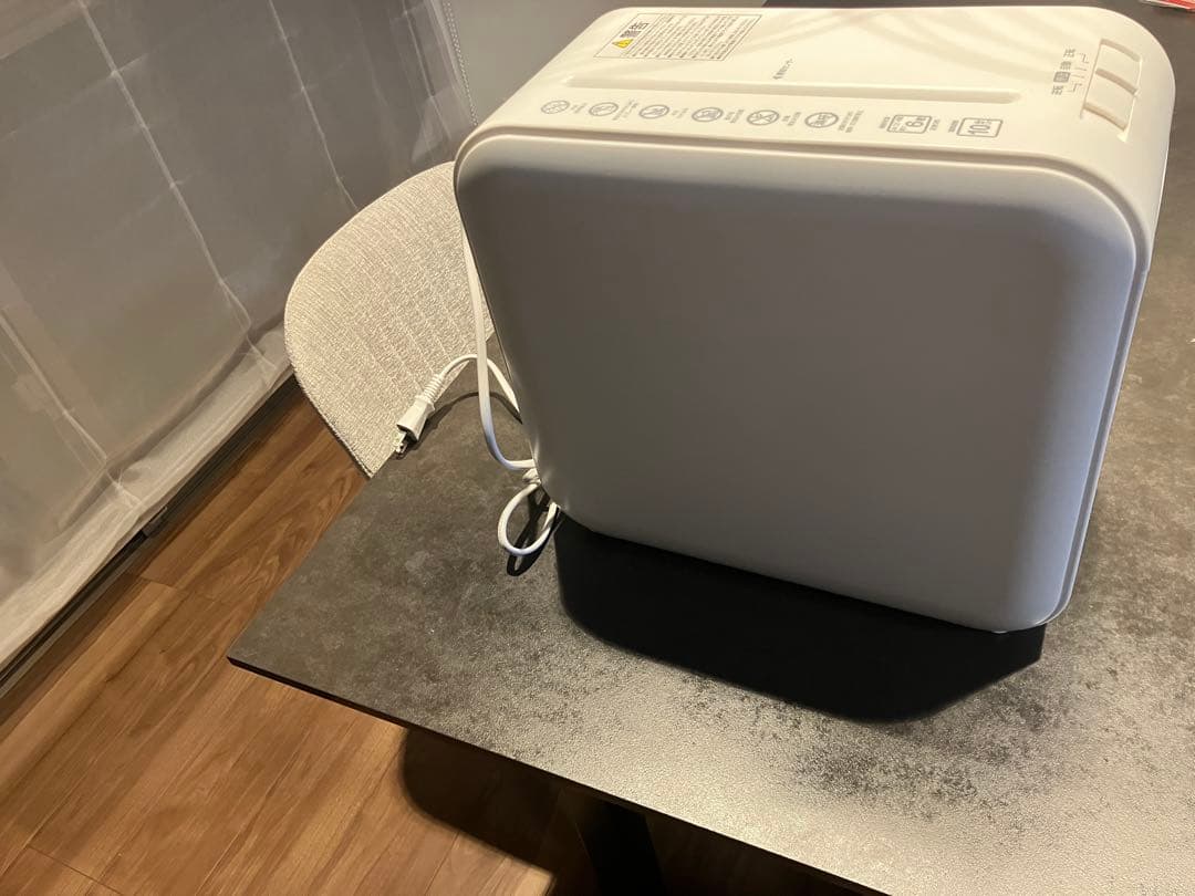 【ほぼ未使用品】アイリスオーヤマ シュレッダー超静音　P6HS75C-W