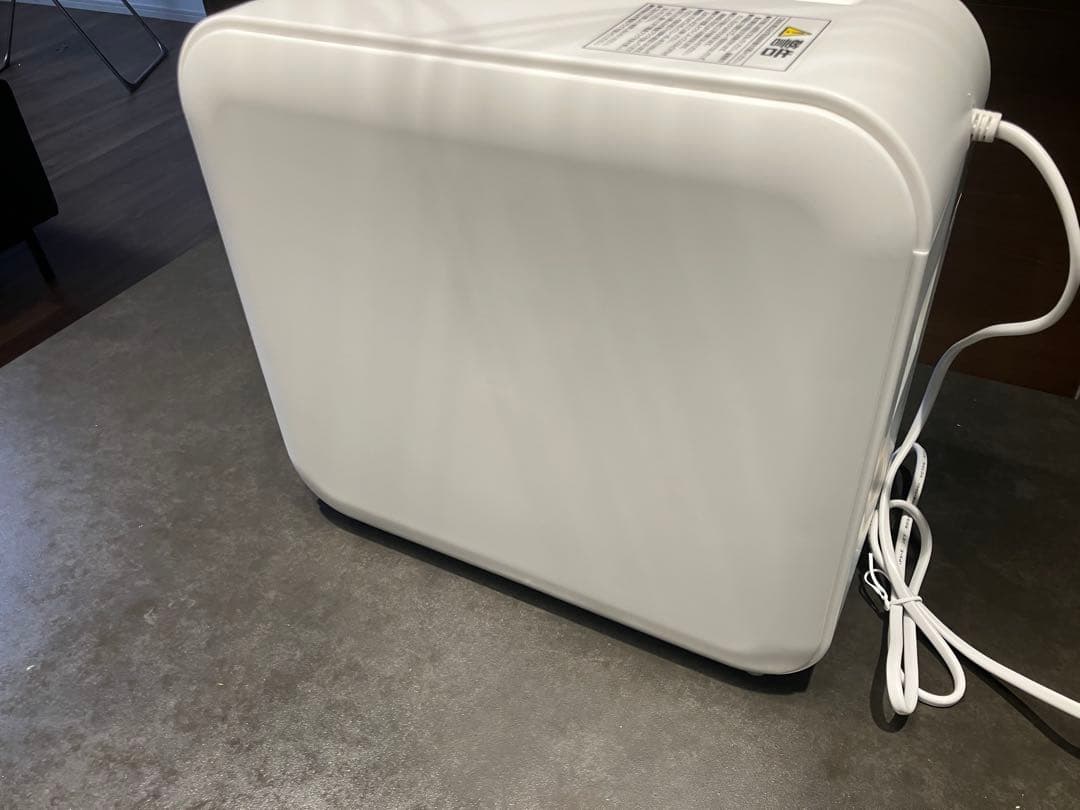 【ほぼ未使用品】アイリスオーヤマ シュレッダー超静音　P6HS75C-W