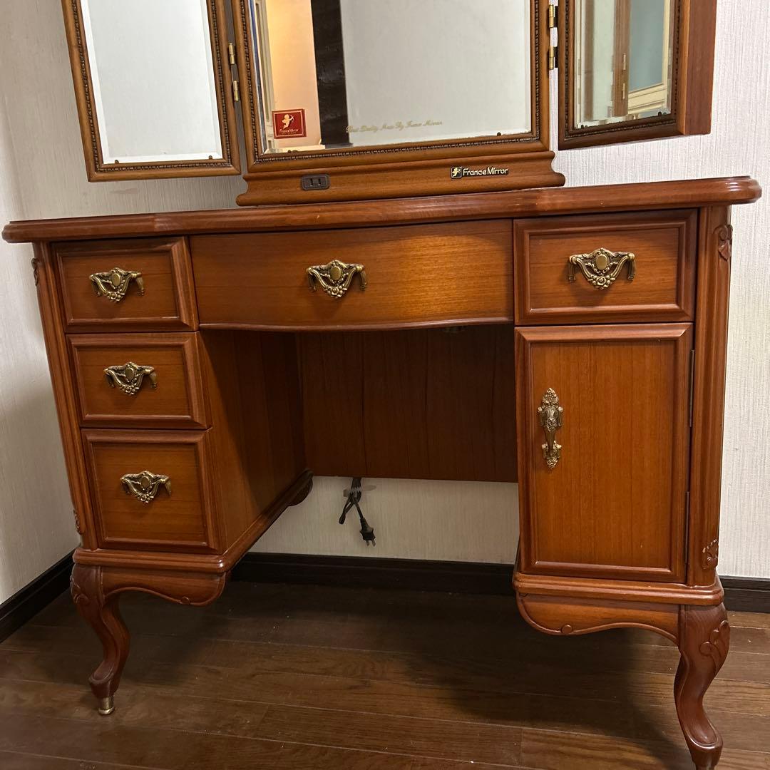 フランスミラー　皇室御用達ブランド三面鏡 椅子は別売になります