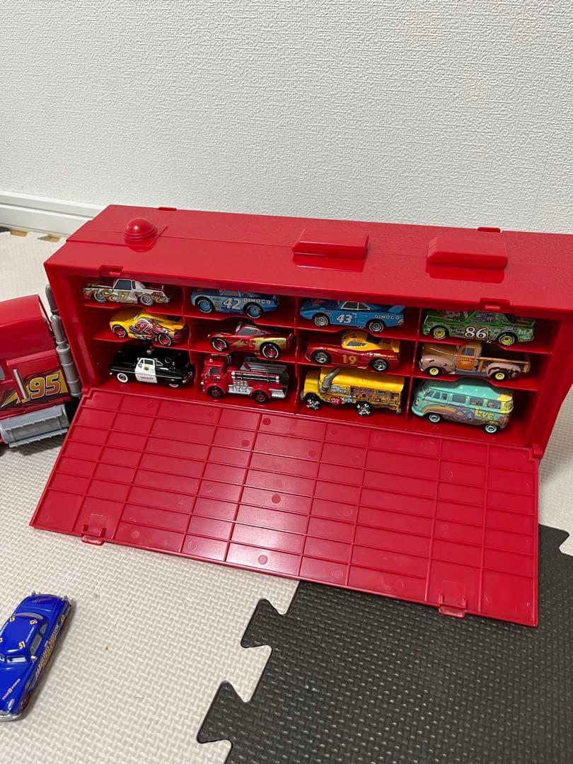 カーズ トレーラーとミニカーセット