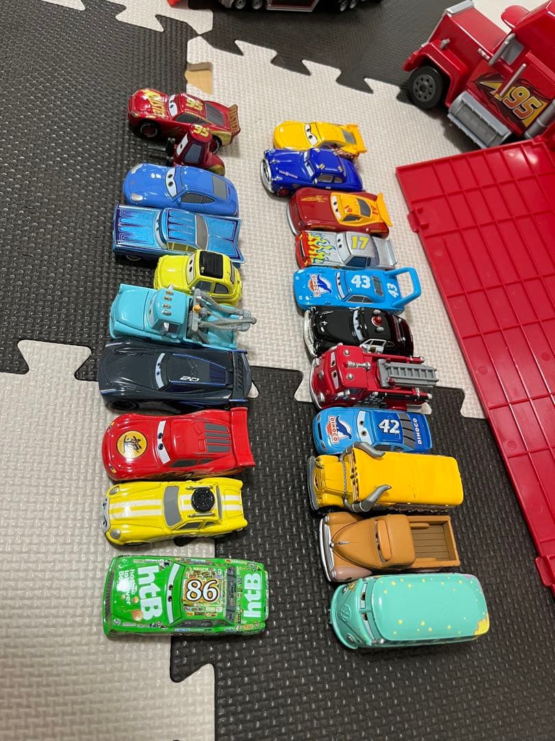 カーズ トレーラーとミニカーセット